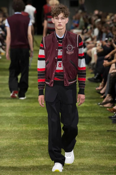 Look 32